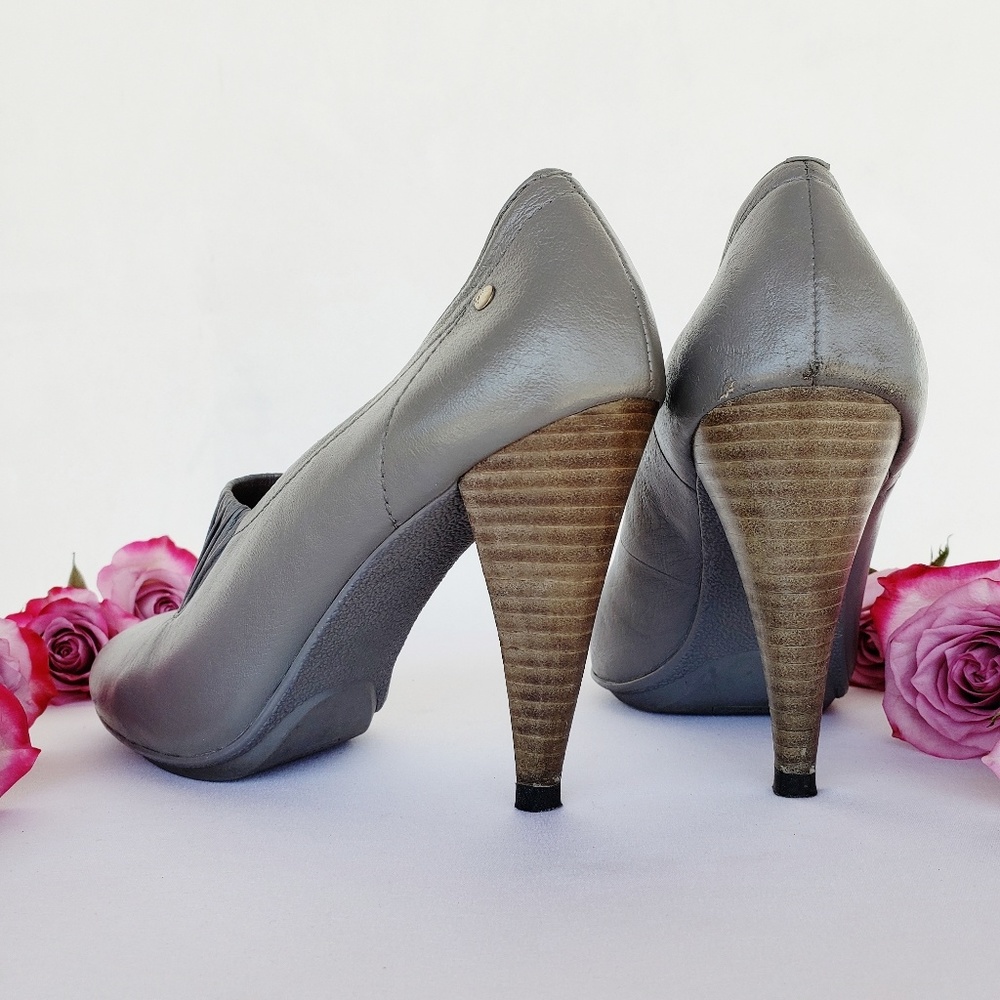 Coach Ruched Grey Pumps - Picture 3 of 8